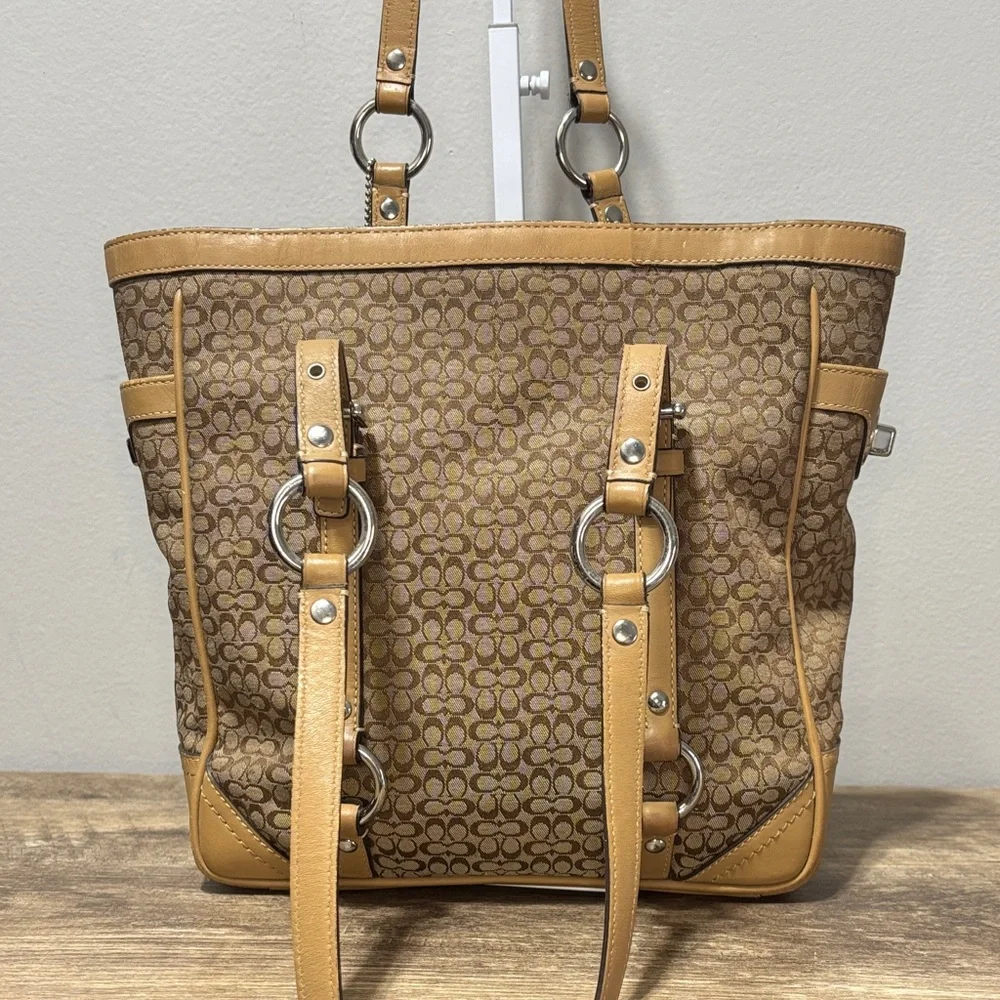 Coach Signature Gallery Tote F11526 - Picture 9 of 13